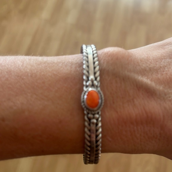 Sterling silver cuff Coral bracelet Navajo - Picture 1 of 4